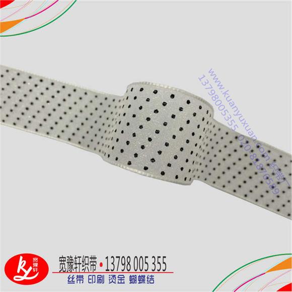 白色雪紗帶印圓點